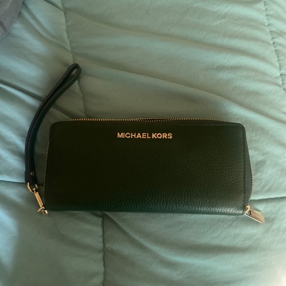 Michael Kors - Picture 2 of 6
